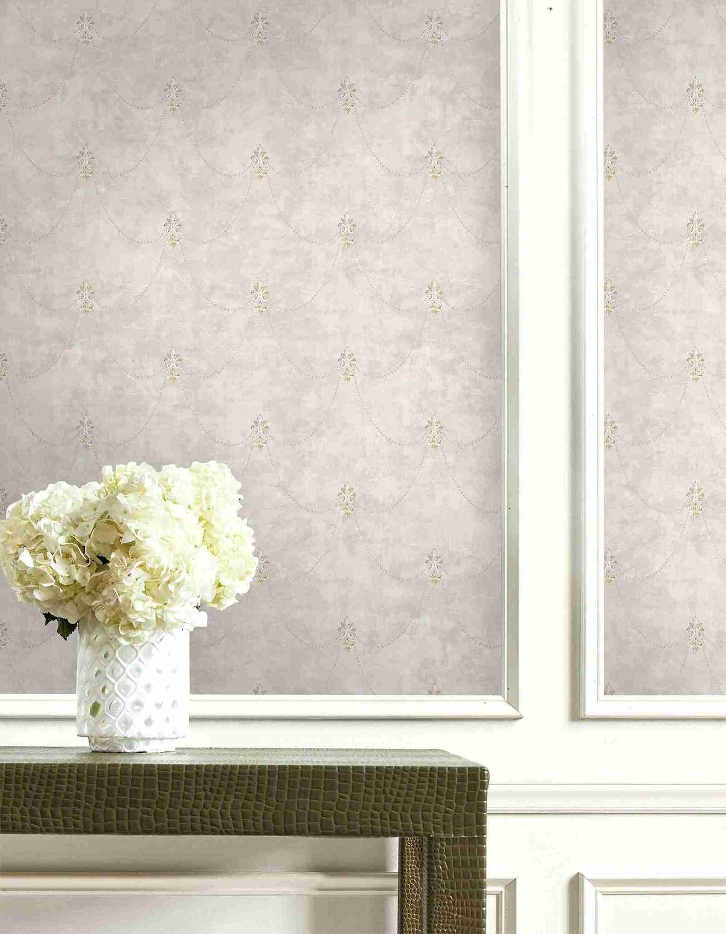 Fleur de Lys Wallpaper